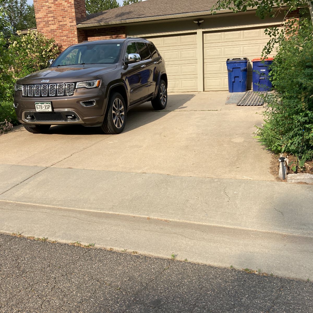 Arvada driveway before pavers